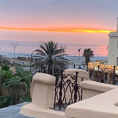 Rome, Beautiful Apartment In A Vintage Building Lido di Ostia Bagian luar foto