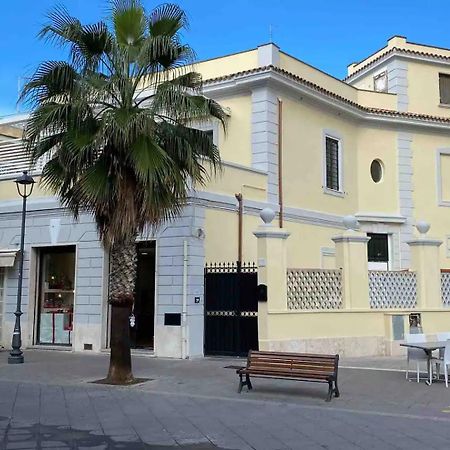 Rome, Beautiful Apartment In A Vintage Building Lido di Ostia Bagian luar foto