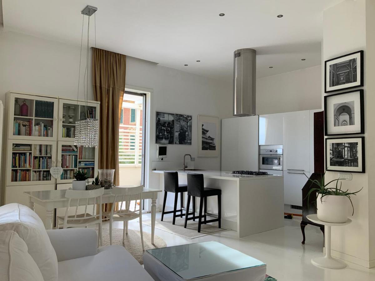 Rome, Beautiful Apartment In A Vintage Building Lido di Ostia Bagian luar foto