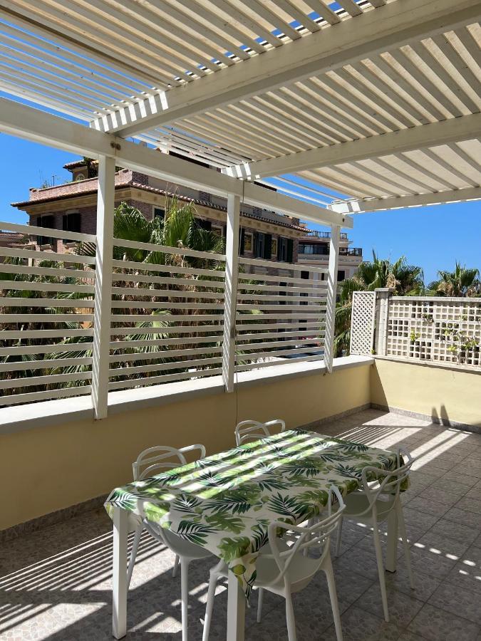 Rome, Beautiful Apartment In A Vintage Building Lido di Ostia Bagian luar foto