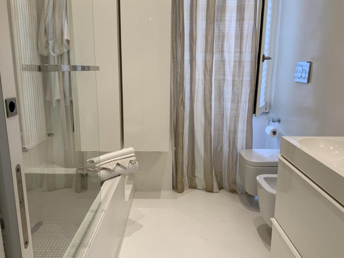 Rome, Beautiful Apartment In A Vintage Building Lido di Ostia Bagian luar foto