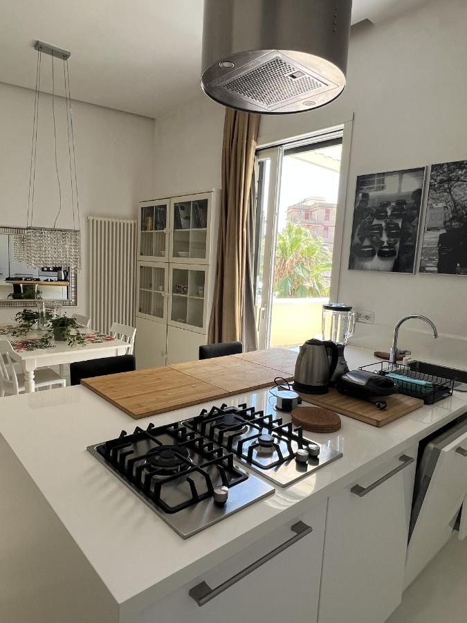 Rome, Beautiful Apartment In A Vintage Building Lido di Ostia Bagian luar foto