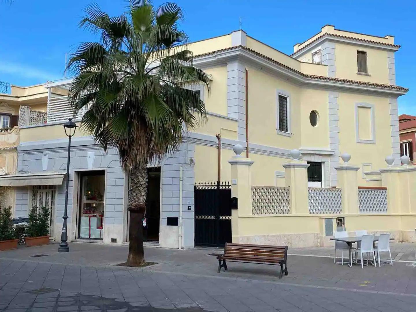 Rome, Beautiful Apartment In A Vintage Building Lido di Ostia Bagian luar foto