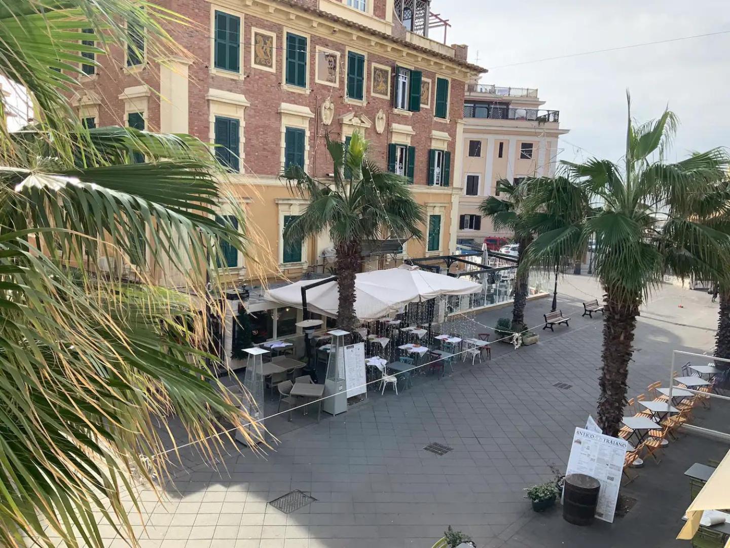 Rome, Beautiful Apartment In A Vintage Building Lido di Ostia Bagian luar foto
