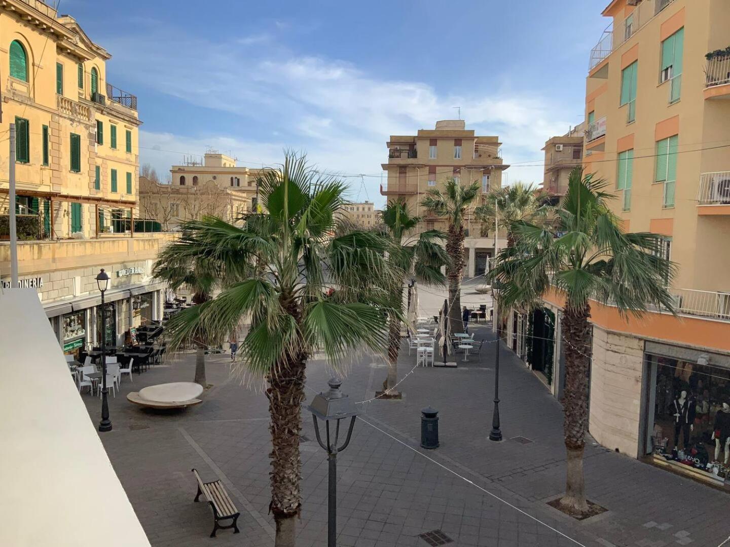 Rome, Beautiful Apartment In A Vintage Building Lido di Ostia Bagian luar foto