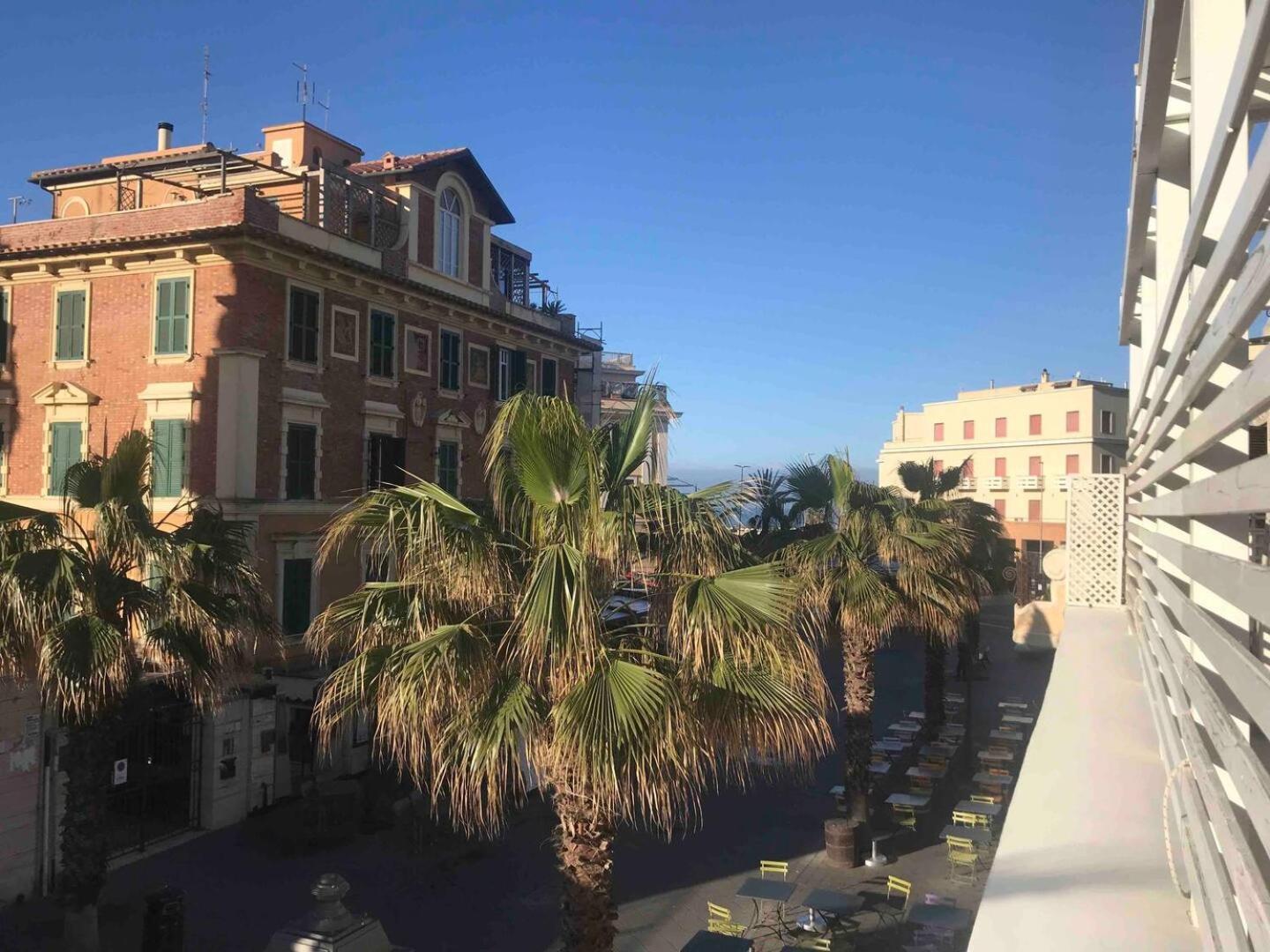 Rome, Beautiful Apartment In A Vintage Building Lido di Ostia Bagian luar foto